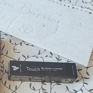 Skin perfecting concealer (velour) NIB